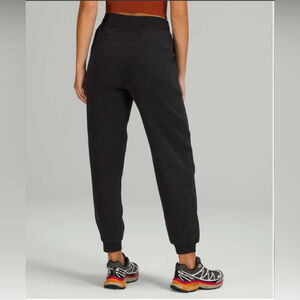 Lululemon Scuba Relaxed High-Rise Jogger
Black